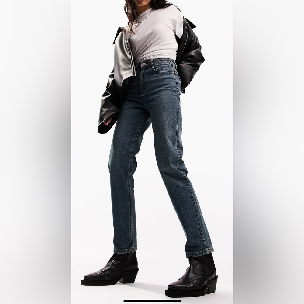 NIB ASOS Design Slim Mom Jeans in Vintage Blue Wash W26/L32
